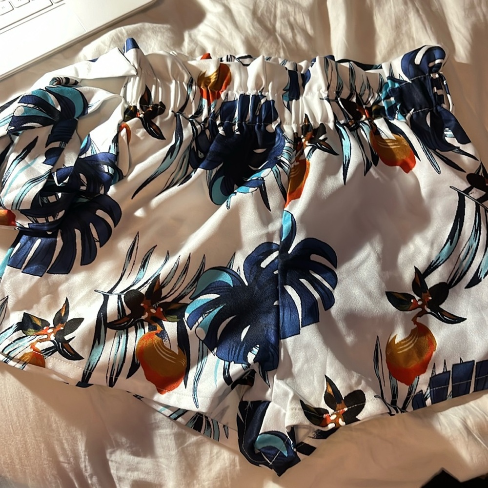 White w/ colorful leaves SHEIN shorts.
Size small.